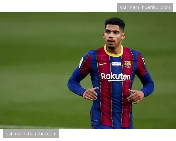 官方:巴萨后卫阿劳霍在国家队比赛日左腿肌肉受伤,预计伤缺三周 官方:巴萨后卫阿劳霍在国家队比赛日左腿肌肉受伤,预计伤缺三周